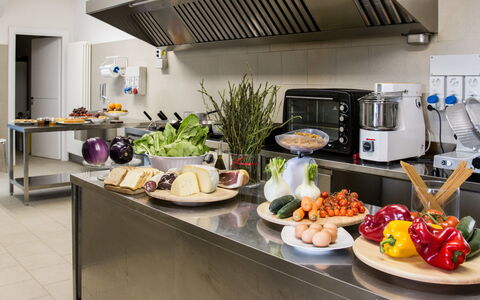 Futura: Mad, Bordservice, Countertop, Køkken, Husholdningsapparat, Tallerkner, Køkken Apparat, Indretning, Ingrediens