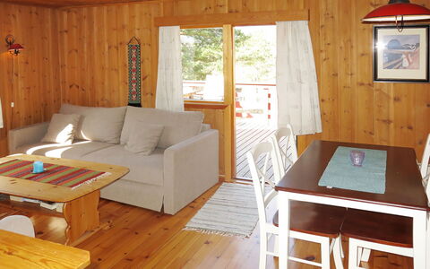 Hammaren: Bord, Møbel, Ejendom, Couch, Træ, Indretning, Belysning, Studio Couch, Vindue, Etage