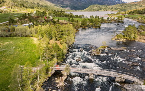 Lona: Vand, Vandressourcer, Krop Af Vand, Bjergrige Landskabsformer, Natur, Bro, Vandløb, Strøm, Bjerg, Naturlige Landskab
