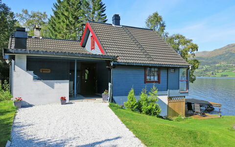 Strand: Himmel, Plante, Vand, Ejendom, Bygning, Vindue, Hus, Land Lot, Sommerhus, Arkitektur