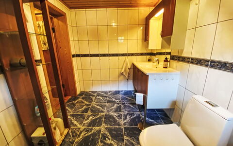 Strand: Indretning, Gul, Etage, Gulvbelægning, Håndvask, Træ, Badeværelse, Loft