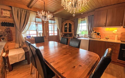 Strand: Bord, Møbel, Ejendom, Stol, Vindue, Træ, Cabinetry, Belysning, Bygning, Indretning