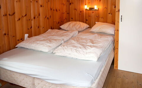 Havsblikk: Ejendom, Møbel, Lys, Komfort, Bed Frame, Træ, Belysning, Lampe, Indretning