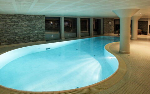 Havsdalsgrenda: Vand, Bygning, Svømmepøl, Azure, Arkitektur, Indretning, Skygge, Etage, Aqua, Fritid