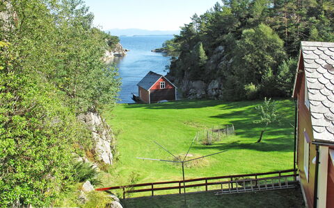 Laksevågen: Himmel, Vand, Bygning, Plante, Natur, Hus, Naturlige Landskab, Sommerhus, Land Lot, Highland