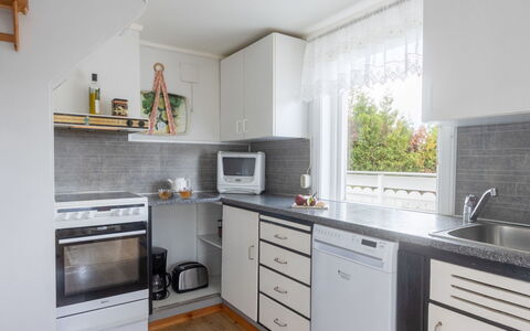 Soltun: Countertop, Cabinetry, Ejendom, Køkken Apparat, Komfur, Køkken, Bygning, Håndvask, Husholdningsapparat, Køkkenvask
