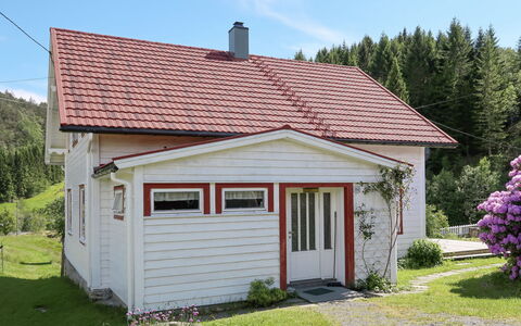 Nystølen: Himmel, Plante, Bygning, Ejendom, Vindue, Hus, Træ, Land Lot, Træ, Sommerhus