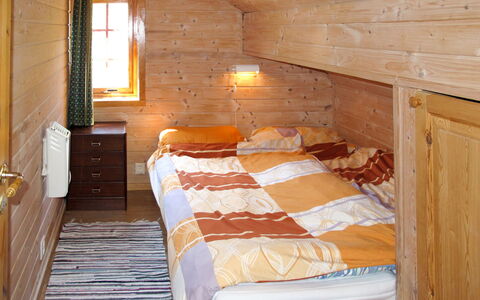 Elisabeth: Møbel, Bygning, Vindue, Komfort, Træ, Bed Frame, Indretning, Seng, Etage, Pude