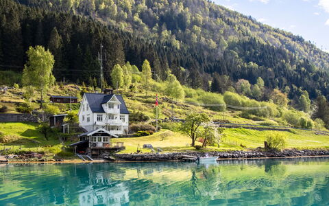 Villa Esefjord: Bjergrige Landskabsformer, Bjerg, Naturlige Landskab, Highland, Landskab, Vandløb, Bank, Sø, Bakke