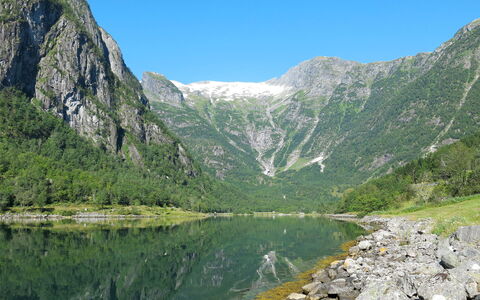 Eseviki: Vand, Himmel, Bjerg, Vandressourcer, Naturlige Landskab, Plante, Highland, Vandløb, Sø