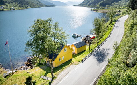 Eseviki: Vand, Krop Af Vand, Bank, Highland, Vandløb, Sø, Loch, Kanal, Reservoir, Flod