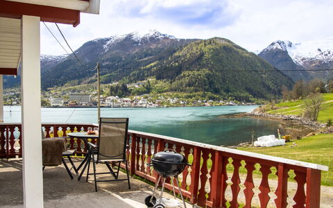 Naustvollen: Bjerg, Bakke, Highland, Dal, Hill Station, Bjergkæde, Veranda, Eco Hotel, Udvej