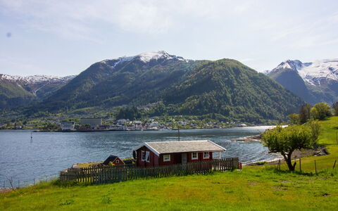 Naustvollen: Vand, Himmel, Sky, Bjerg, Plante, Naturlige Landskab, Sø, Træ, Highland, Coastal Og Oceaniske Landskabsformer