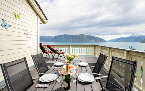 Hovsfjellet: Møbel, Gulvbelægning, Etage, Veranda, Udendørs Møbler, Udvej, Dæk, Trægulve, Stol, Eco Hotel