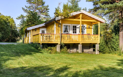 Synnøve: Plante, Himmel, Bygning, Vindue, Træ, Hus, Træ, Naturlige Landskab, Arkitektur, Veranda