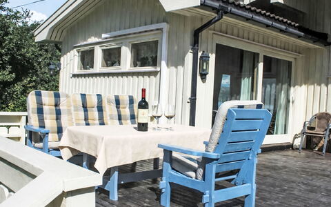 Åptafjorden: Træ, Møbel, Udendørs Møbler, Dør, Hjem, Sommerhus, Stol, Veranda, Skygge, Sidespor