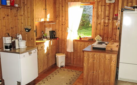 Åptafjorden: Træ, Gulvbelægning, Møbel, Etage, Indretning, Cabinetry, Køkken Apparat, Værelse, Bejdse, Køkken