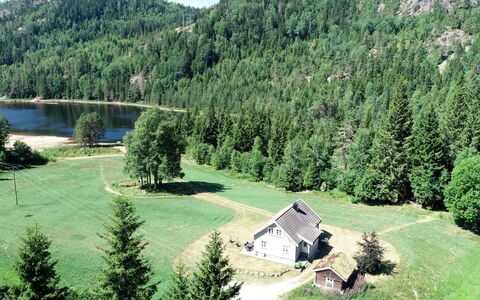 Haven: Vand, Plante, Bjerg, Grøn, Natur, Himmel, Træ, Naturlige Landskab, Lærk, Hus
