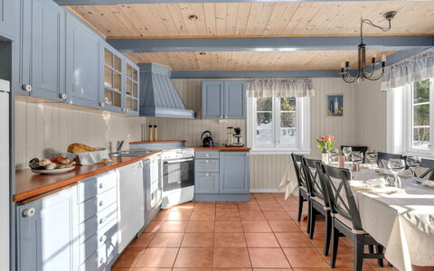 Haven: Gulvbelægning, Køkken, Indretning, Cabinetry, Møbel, Etage, Countertop, Skuffe, Køkken Apparat, Loft