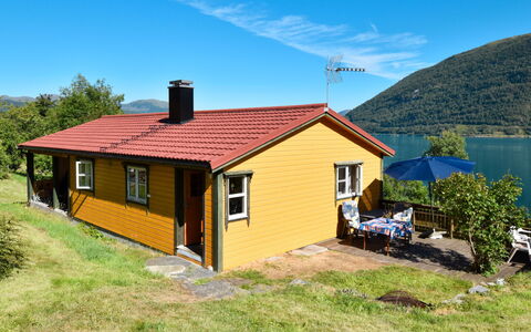 Nausthammar: Himmel, Sky, Bygning, Plante, Ejendom, Vindue, Vand, Hus, Naturlige Landskab, Land Lot