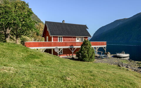 Tor: Himmel, Ejendom, Bygning, Plante, Naturlige Landskab, Bjerg, Hus, Sommerhus, Highland, Træ