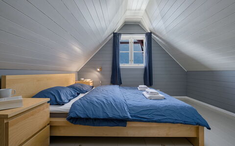 Tor: Bygning, Ejendom, Møbel, Komfort, Hus, Træ, Bed Frame, Skygge, Textile, Indretning