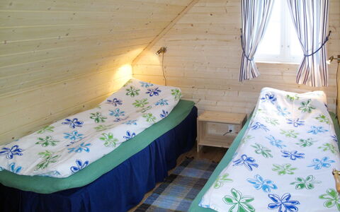 Arnafjord 609: Møbel, Ejendom, Azure, Komfort, Pude, Textile, Indretning, Bed Frame, Væg, Etage