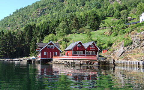 Krokeggi: Vand, Bygning, Natur, Træ, Bjerg, Hus, Sø, Naturlige Landskab, Highland, Himmel
