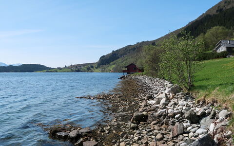 Idun: Vand, Himmel, Naturlige Landskab, Bjerg, Coastal Og Oceaniske Landskabsformer, Vandløb, Bank, Plante, Sø, Træ