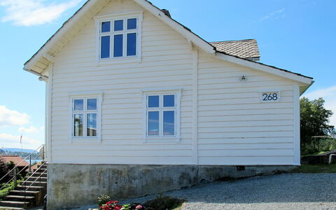 Strøneneset: Sky, Himmel, Bygning, Ejendom, Vindue, Plante, Træ, Hus, Arkitektur, Land Lot