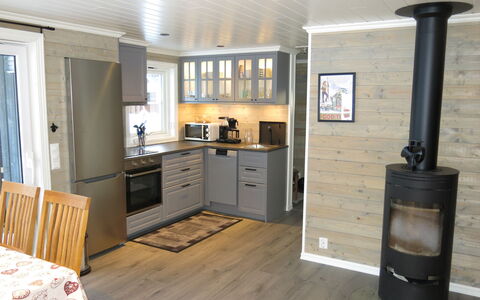 Torfinnbu: Cabinetry, Ejendom, Møbel, Countertop, Bygning, Træ, Køkken, Skuffe, Husholdningsapparat, Indretning