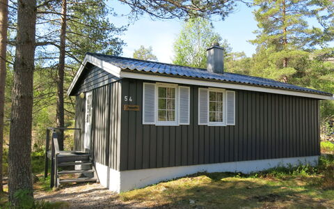 Trygvebu: Himmel, Bord, Møbel, Daytime, Ejendom, Plante, Bjerg, Azure, Stol, Natur