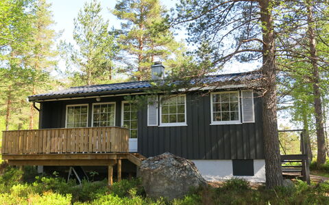 Trygvebu: Himmel, Bord, Møbel, Daytime, Ejendom, Plante, Bjerg, Azure, Stol, Natur