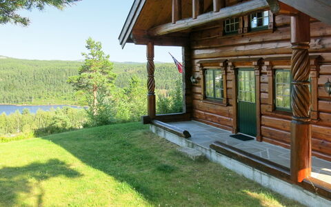 Steinbu: Plante, Bygning, Himmel, Ejendom, Vindue, Træ, Træ, Skygge, Land Lot, Naturlige Landskab
