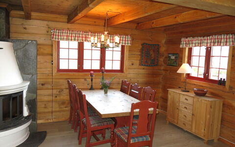 Kvila: Møbel, Cabinetry, Ejendom, Vindue, Bord, Køkken, Træ, Indretning, Countertop, Arkitektur