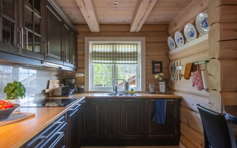Lislebu: Træ, Indretning, Møbel, Gulvbelægning, Køkken, Loft, Etage, Countertop, Cabinetry, Hjem