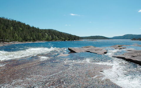 Utsikten: Vand, Sky, Himmel, Vandressourcer, Bjerg, Træ, Naturlige Landskab, Coastal Og Oceaniske Landskabsformer, Sø