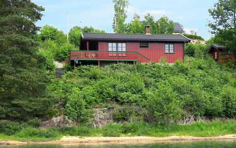 Midtholmen: Vand, Himmel, Plante, Bygning, Vindue, Træ, Naturlige Landskab, Land Lot, Sø, Hus