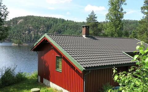 Midtholmen: Sky, Vand, Himmel, Bygning, Plante, Træ, Træ, Naturlige Landskab, Hus, Land Lot