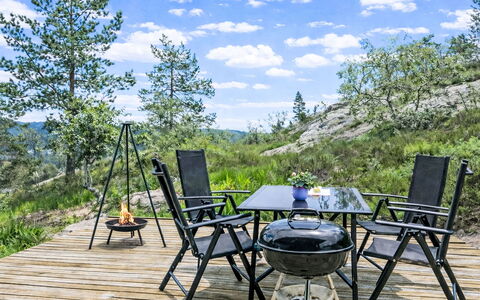 Fjellidyll: Møbel, Udendørs Møbler, Stol, Udendørs Bord, Have, Gårdhave, Gård, Backyard, Kaffebord, Dæk