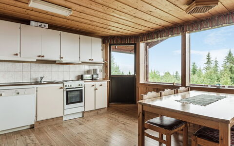 Högvallen Emma Elden: Cabinetry, Møbel, Countertop, Ejendom, Køkken, Komfur, Træ, Køkken Apparat, Bygning, Vindue