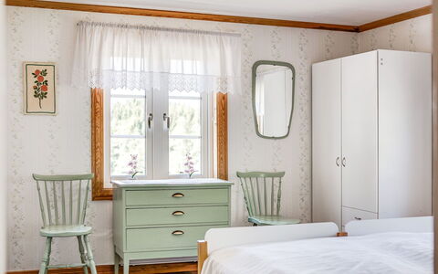 Mjöhult Utsikten: Møbel, Cabinetry, Bygning, Ejendom, Vindue, Dør, Skuffe, Træ, Indretning, Textile
