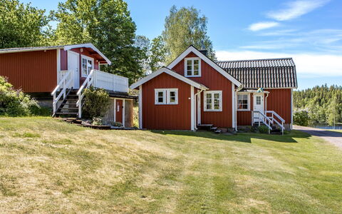 Mjöhult Utsikten: Himmel, Bygning, Plante, Ejendom, Sky, Vindue, Træ, Hus, Arkitektur, Land Lot