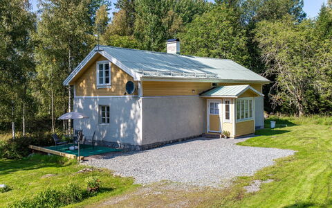 Bolhyttan: Plante, Himmel, Bygning, Vindue, Hus, Træ, Naturlige Landskab, Land Lot, Sommerhus, Træ