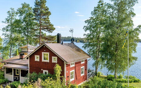 Villa Lundsfjärden: Himmel, Plante, Sky, Bygning, Vand, Naturlige Landskab, Træ, Land Lot, Sommerhus, Hus