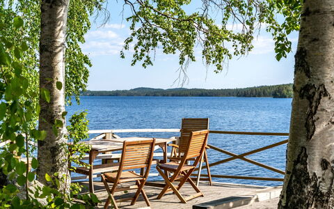 Villa Lundsfjärden: Vand, Plante, Himmel, Ejendom, Azure, Stol, Naturlige Landskab, Træ, Træ, Udendørs Møbler