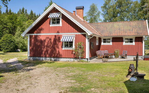 Vänneböke: Bygning, Plante, Himmel, Ejendom, Vindue, Træ, Hus, Land Lot, Træ, Græs