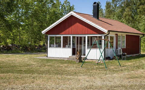 Skärvudde Huset: Ejendom, Himmel, Plante, Træ, Land Lot, Vindue, Bygning, Sommerhus, Græs, Sidespor