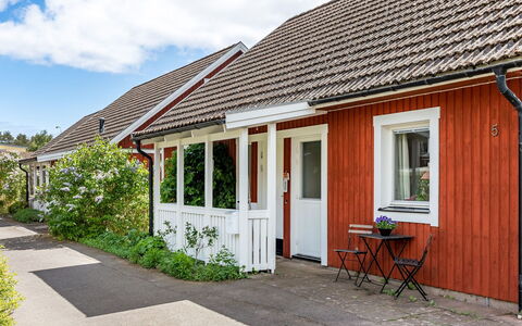 Mölltorp: Bord, Himmel, Møbel, Bordservice, Bygning, Indretning, Udendørs Møbler, Veranda, Skygge, Stol