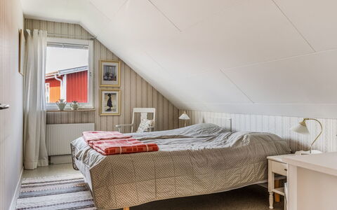 Mölltorp: Bord, Himmel, Møbel, Bordservice, Bygning, Indretning, Udendørs Møbler, Veranda, Skygge, Stol